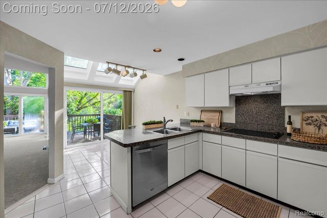 37418 Legends Trail Drive, Farmington Hills, MI 48331