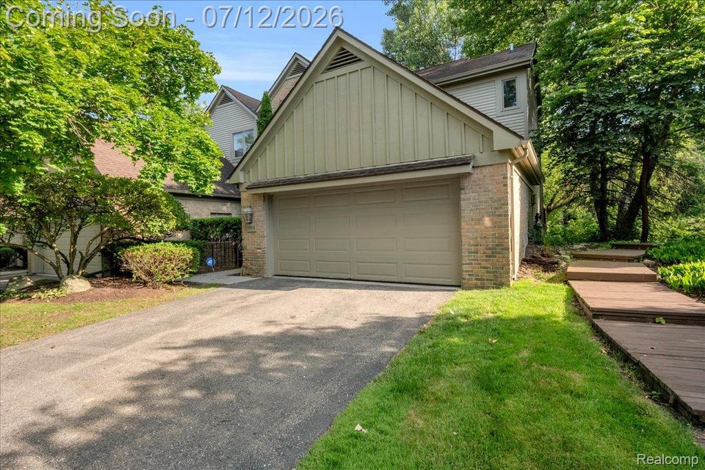 37418 Legends Trail Drive, Farmington Hills, MI 48331