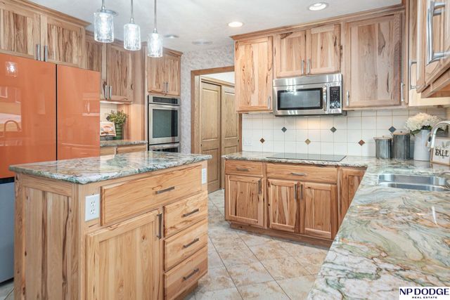 22132 Riverside Drive, Omaha, NE 68022