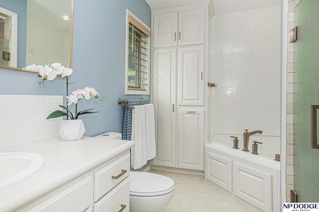 22132 Riverside Drive, Omaha, NE 68022