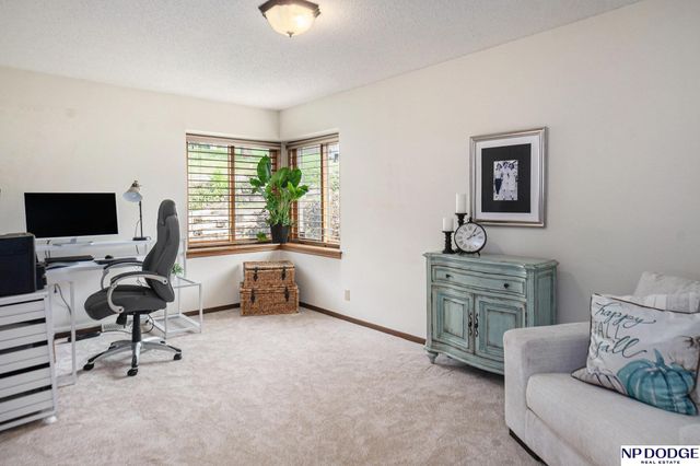 22132 Riverside Drive, Omaha, NE 68022