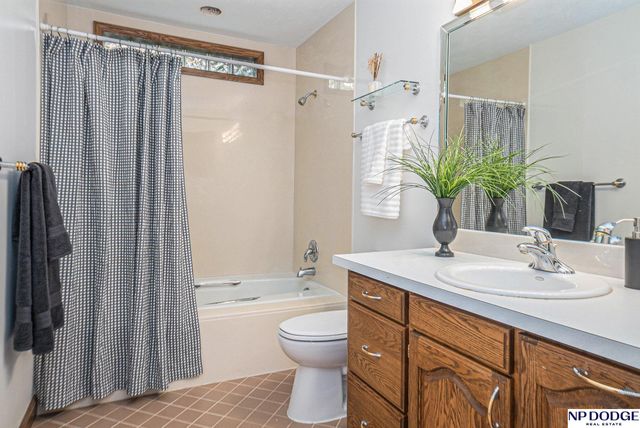 22132 Riverside Drive, Omaha, NE 68022