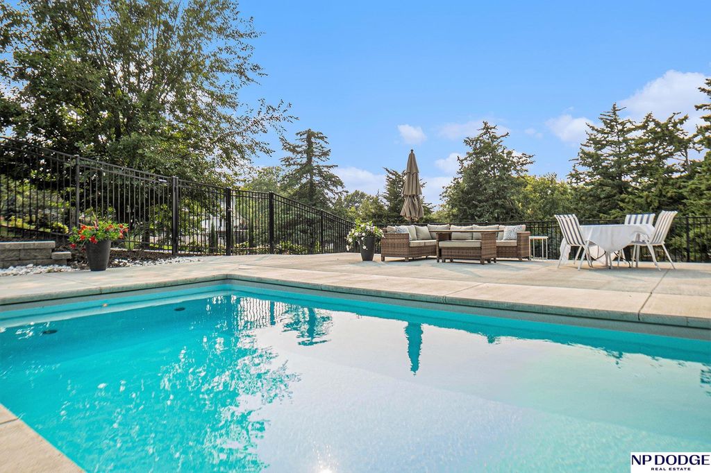 22132 Riverside Drive, Omaha, NE 68022