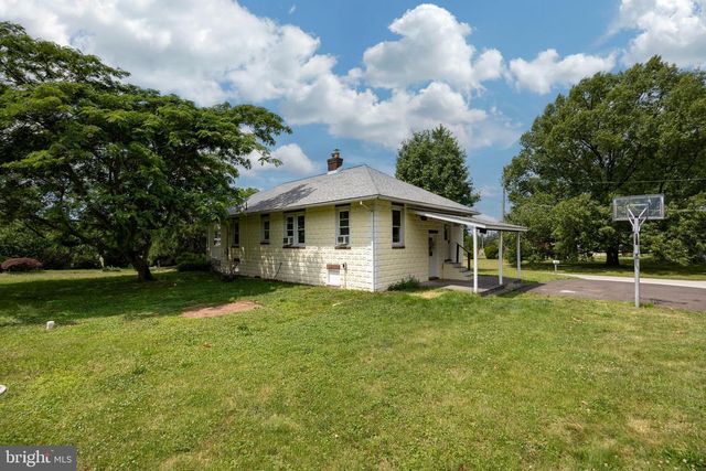 355 E LINFIELD TRAPPE RD, Royersford, PA 19468