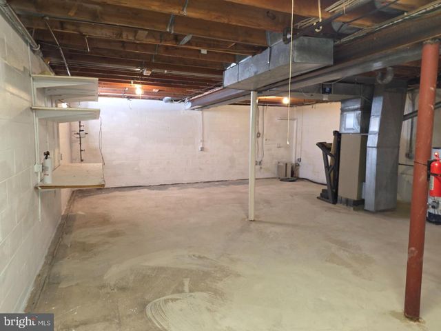 70 SUBURBAN BLVD, Delran, NJ 08075