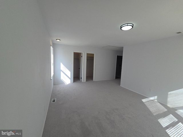 70 SUBURBAN BLVD, Delran, NJ 08075