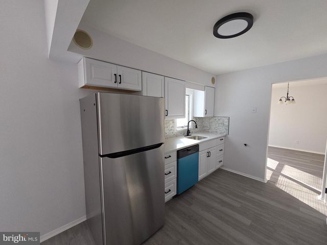 70 SUBURBAN BLVD, Delran, NJ 08075