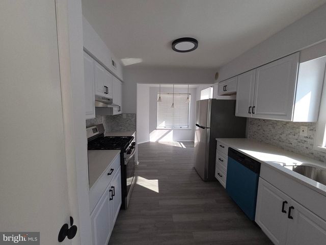 70 SUBURBAN BLVD, Delran, NJ 08075