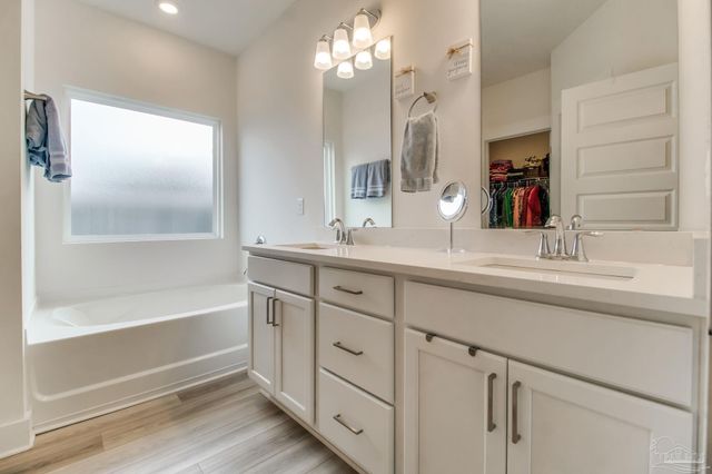 6521 Paso Fino Drive, Bellview, FL 32526