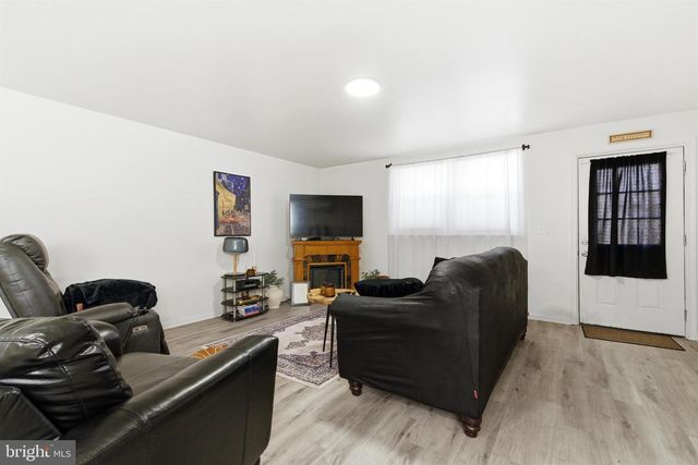 146 WALNUT ST, Mont Clare, PA 19453