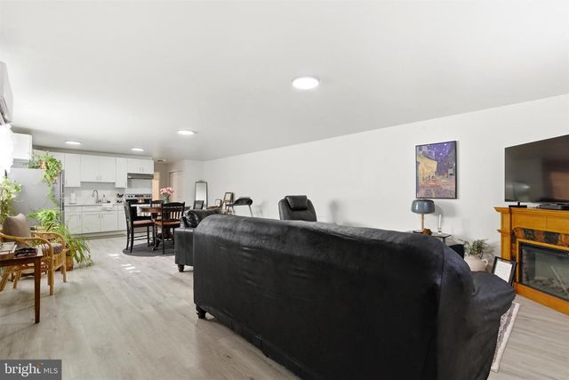 146 WALNUT ST, Mont Clare, PA 19453