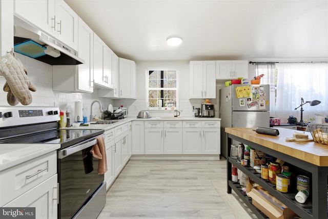 146 WALNUT ST, Mont Clare, PA 19453