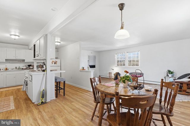 146 WALNUT ST, Mont Clare, PA 19453