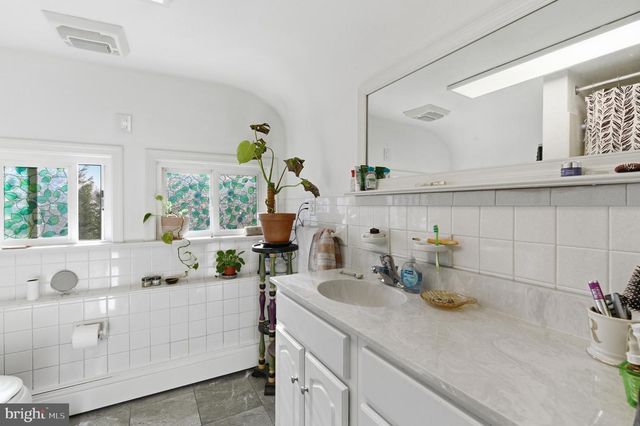 146 WALNUT ST, Mont Clare, PA 19453