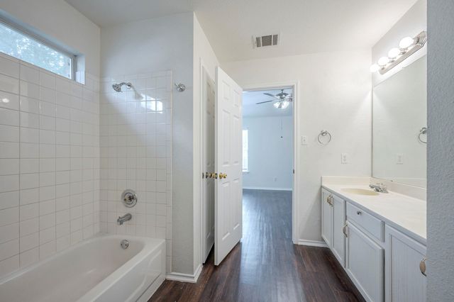 3006 Greenlawn ST, Taylor, TX 76574