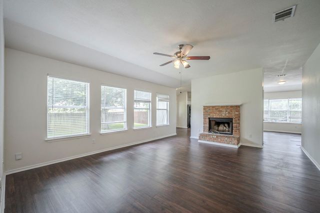 3006 Greenlawn ST, Taylor, TX 76574