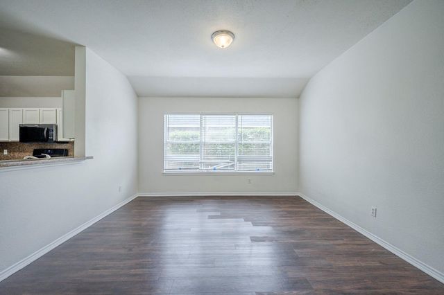 3006 Greenlawn ST, Taylor, TX 76574