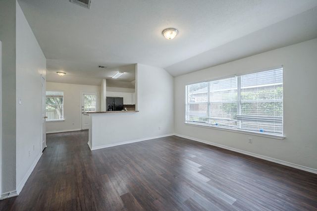 3006 Greenlawn ST, Taylor, TX 76574