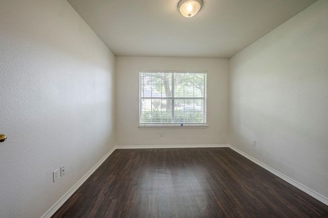 3006 Greenlawn ST, Taylor, TX 76574