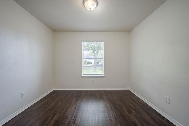 3006 Greenlawn ST, Taylor, TX 76574