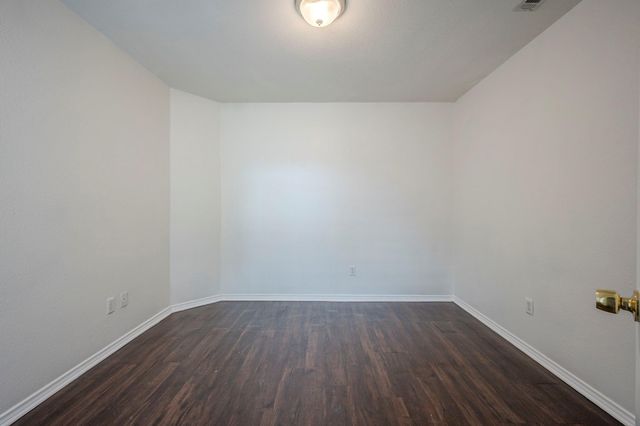 3006 Greenlawn ST, Taylor, TX 76574