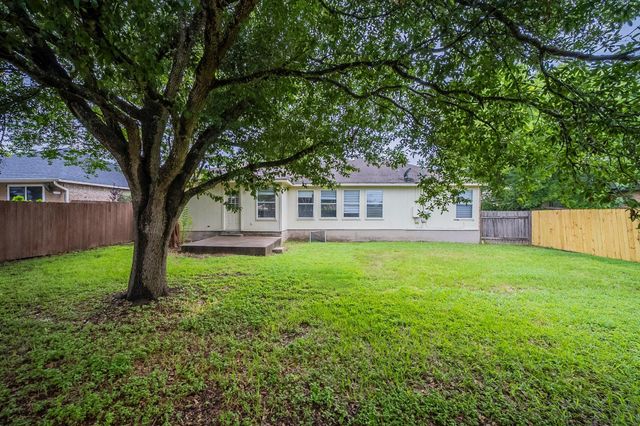 3006 Greenlawn ST, Taylor, TX 76574