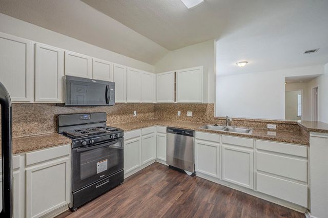 3006 Greenlawn ST, Taylor, TX 76574