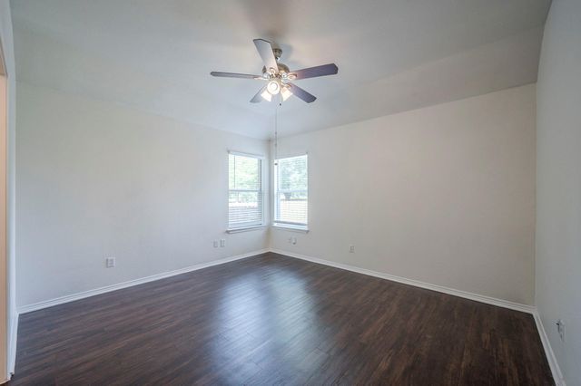 3006 Greenlawn ST, Taylor, TX 76574