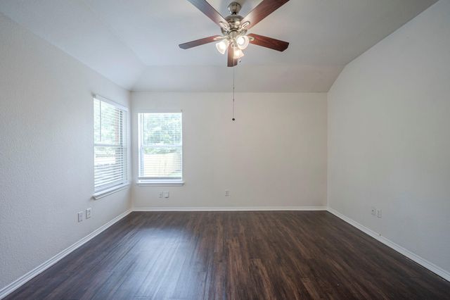 3006 Greenlawn ST, Taylor, TX 76574