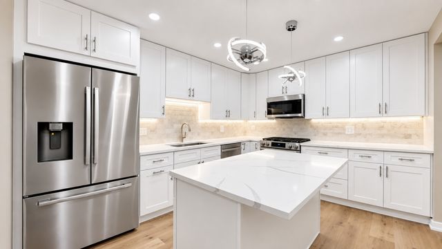 8815 W Golf Road 8F, Niles, IL 60714