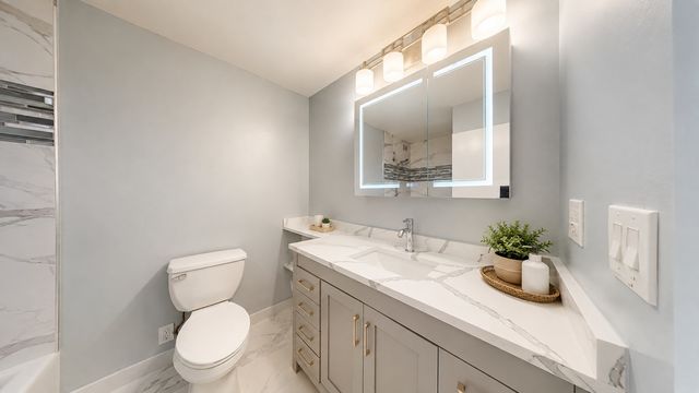 8815 W Golf Road 8F, Niles, IL 60714