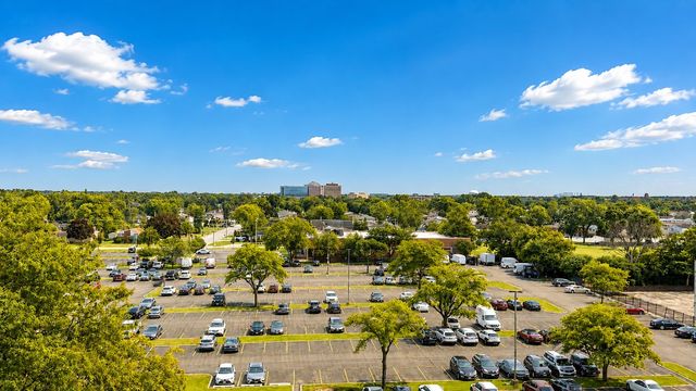 8815 W Golf Road 8F, Niles, IL 60714