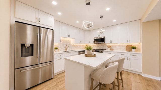 8815 W Golf Road 8F, Niles, IL 60714