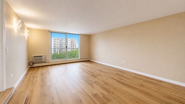 8815 W Golf Road 8F, Niles, IL 60714