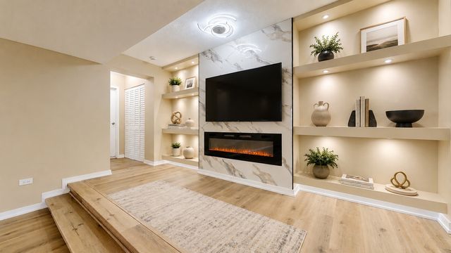 8815 W Golf Road 8F, Niles, IL 60714