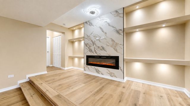 8815 W Golf Road 8F, Niles, IL 60714
