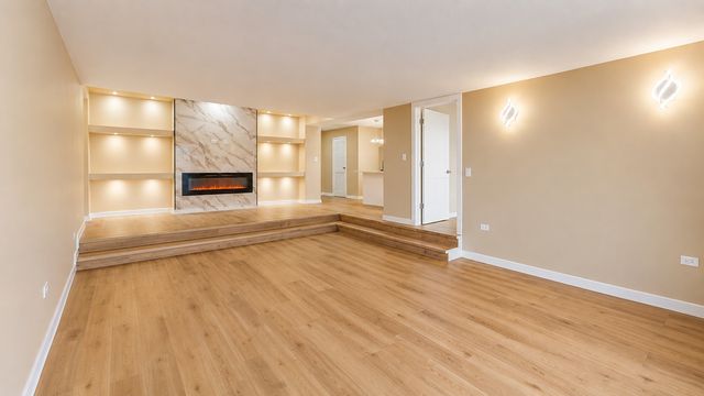 8815 W Golf Road 8F, Niles, IL 60714