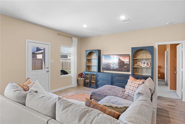 2402 River Way Drive, Navasota, TX 77868