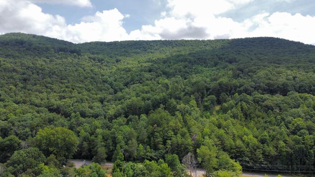 1 Mullins Cove Road, Whitwell, TN 37397