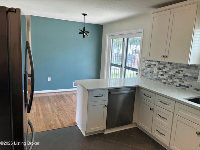 7316 Windemere Dr, Louisville, KY 40214