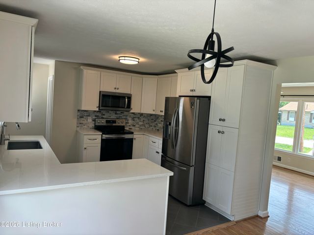 7316 Windemere Dr, Louisville, KY 40214