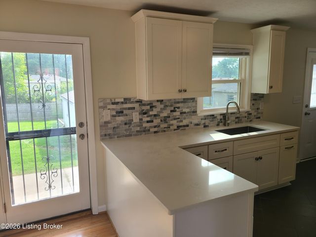 7316 Windemere Dr, Louisville, KY 40214