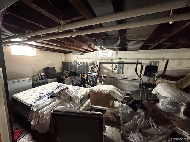 20437 Damman Street, Harper Woods, MI 48225