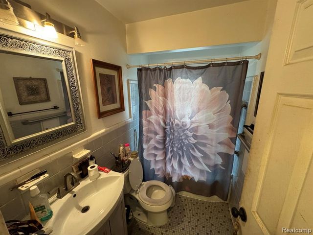 20437 Damman Street, Harper Woods, MI 48225