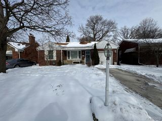 20437 Damman Street, Harper Woods, MI 48225