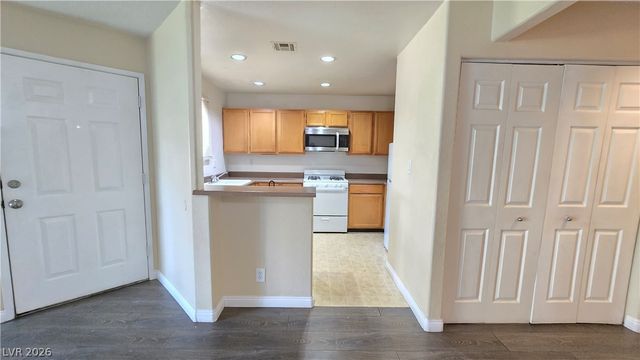 5002 South Rainbow Boulevard 103, Las Vegas, NV 89118