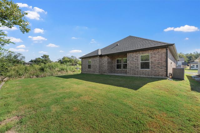 711 N College Street, West, TX 76691