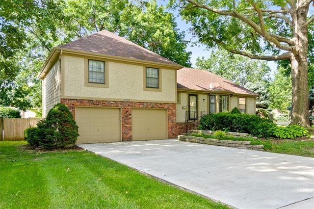 10215 W 101st Street, Overland Park, KS 66212