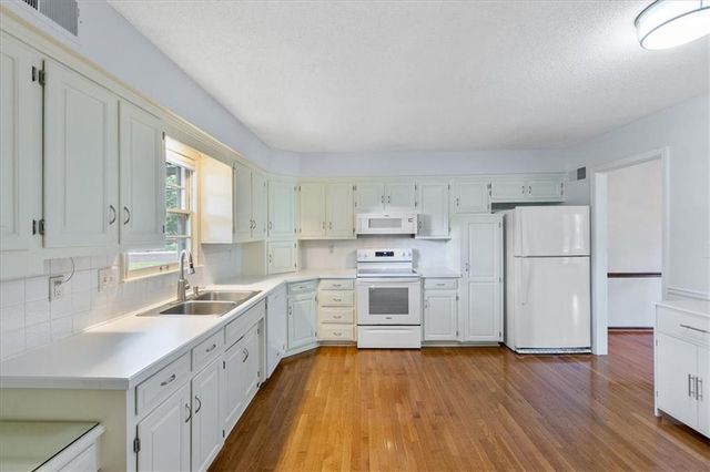 10215 W 101st Street, Overland Park, KS 66212