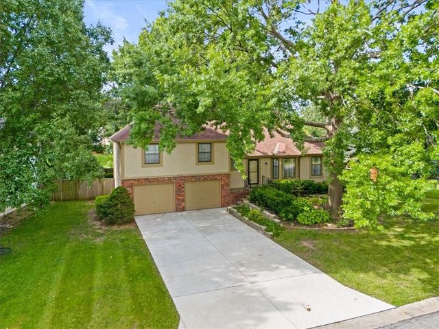 10215 W 101st Street, Overland Park, KS 66212